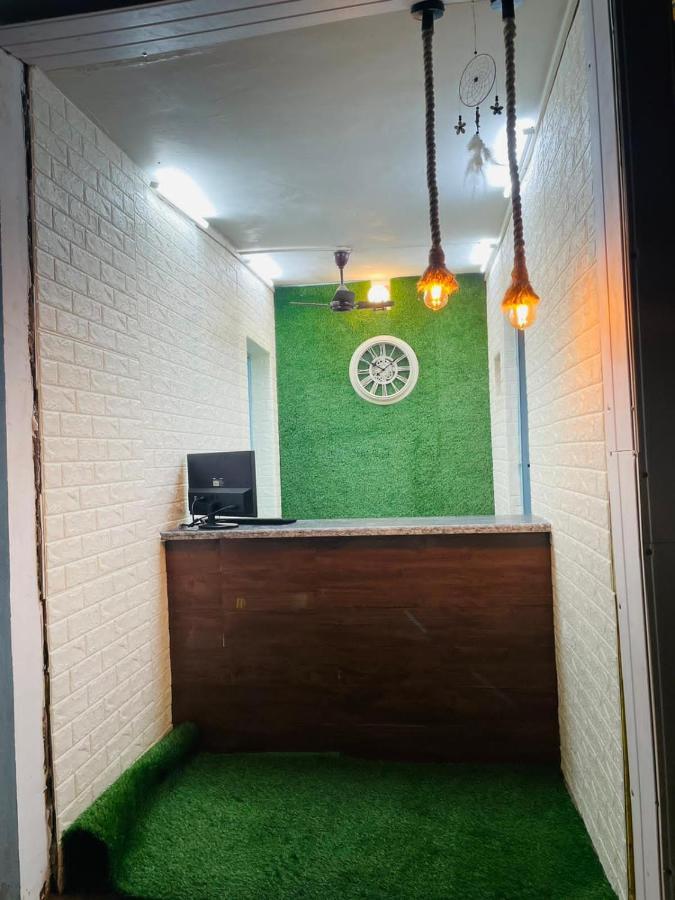 Trippy Spot Hostel & Cafe วากาตอร์ ภายนอก รูปภาพ