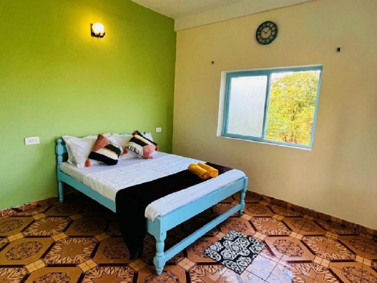Trippy Spot Hostel & Cafe วากาตอร์ ภายนอก รูปภาพ