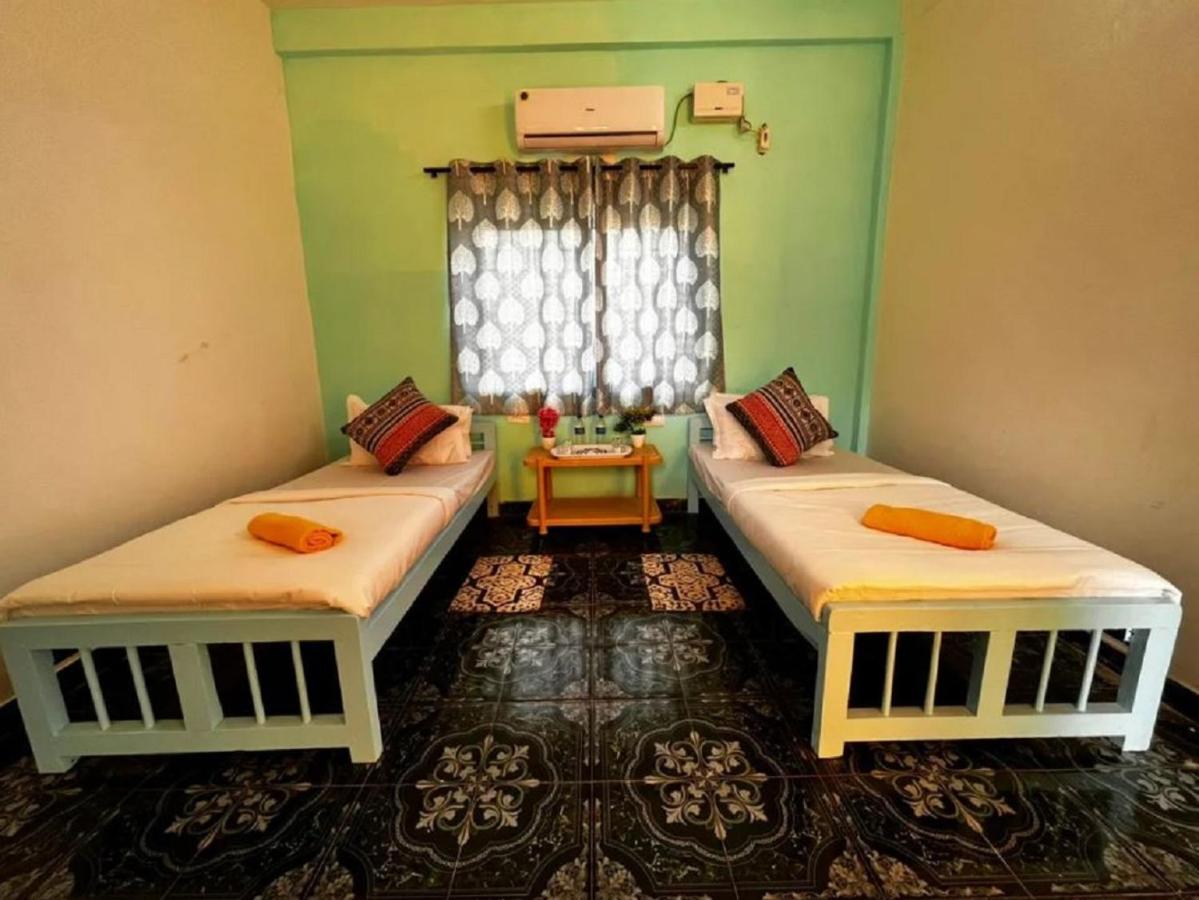 Trippy Spot Hostel & Cafe วากาตอร์ ภายนอก รูปภาพ