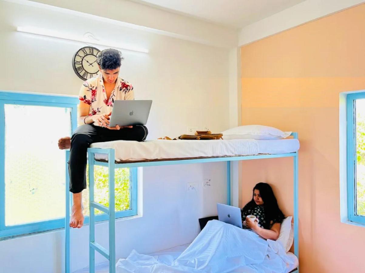 Trippy Spot Hostel & Cafe วากาตอร์ ภายนอก รูปภาพ